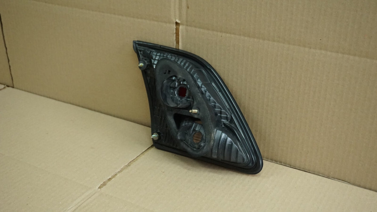 2002 2003 2004 LEXUS ES300 ES330 RIGHT PASSENGER SIDE INNER TAIL LIGHT LAMP OEM