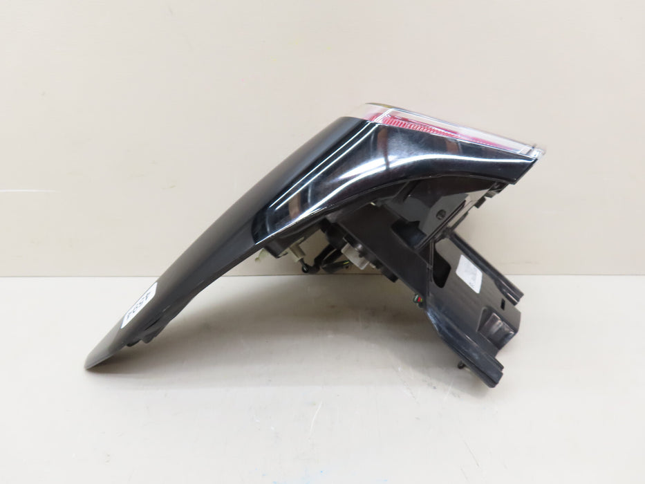 2020-2024 SUBARU OUTBACK REAR RIGHT PASSENGER OUTER SIDE TAIL LIGHT OEM