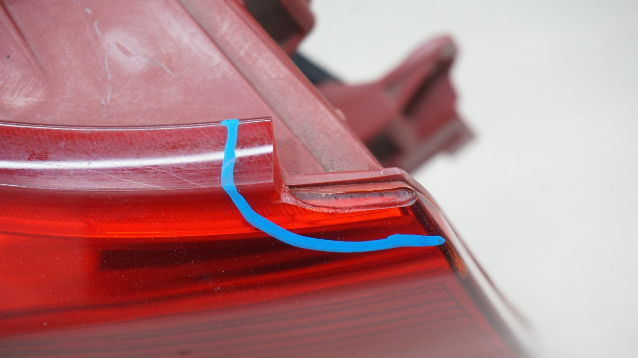 2016-2018 KIA SEDONA REAR LEFT DRIVERS SIDE TAIL LIGHT OEM