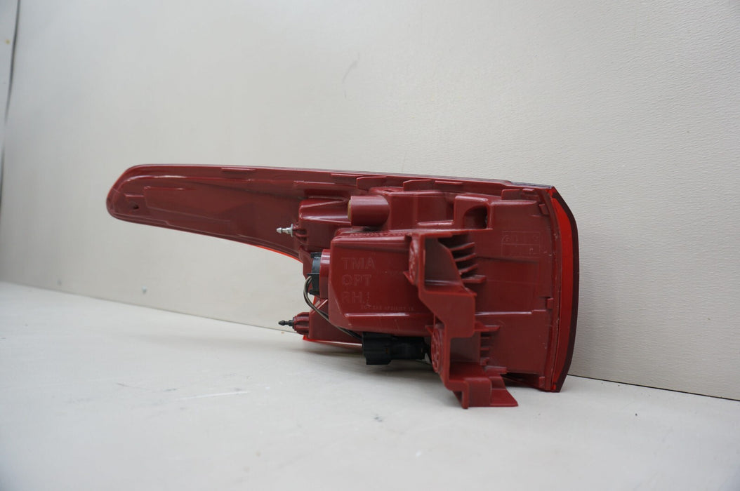 2019-2020 HYUNDAI SANTA FE REAR RIGHT PASSENGER SIDE TAIL LIGHT OEM