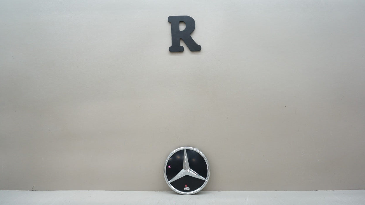 MERCEDES-BENZ C-CLASS FRONT BUMPER GRILLE EMBLEM OEM A2068884900