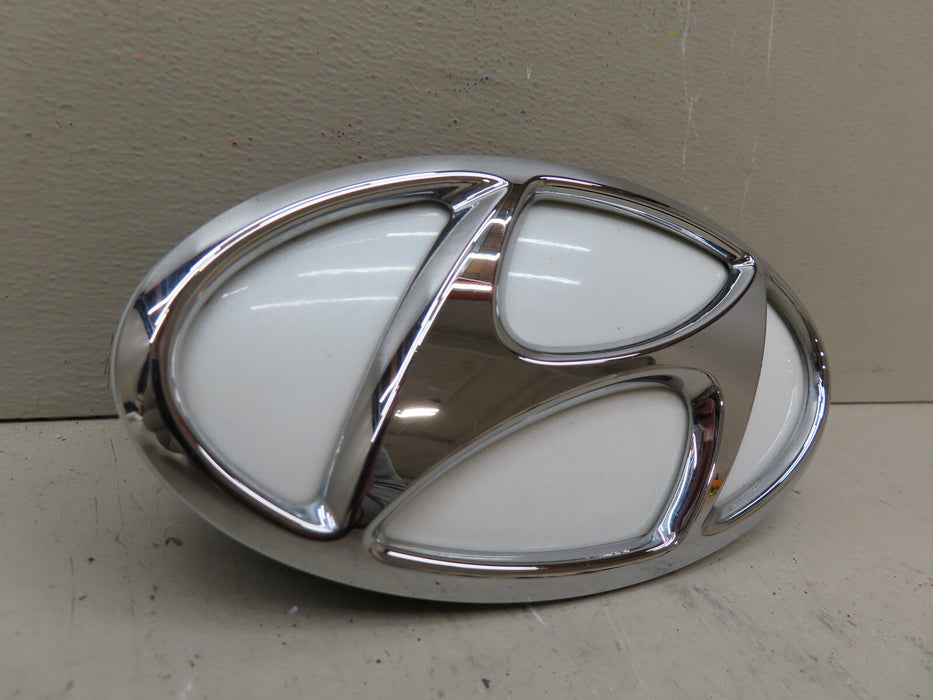 2019-2020 HYUNDAI ELANTRA REAR TRUNK LID LATCH EMBLEM OEM 81260-F3500-WW8