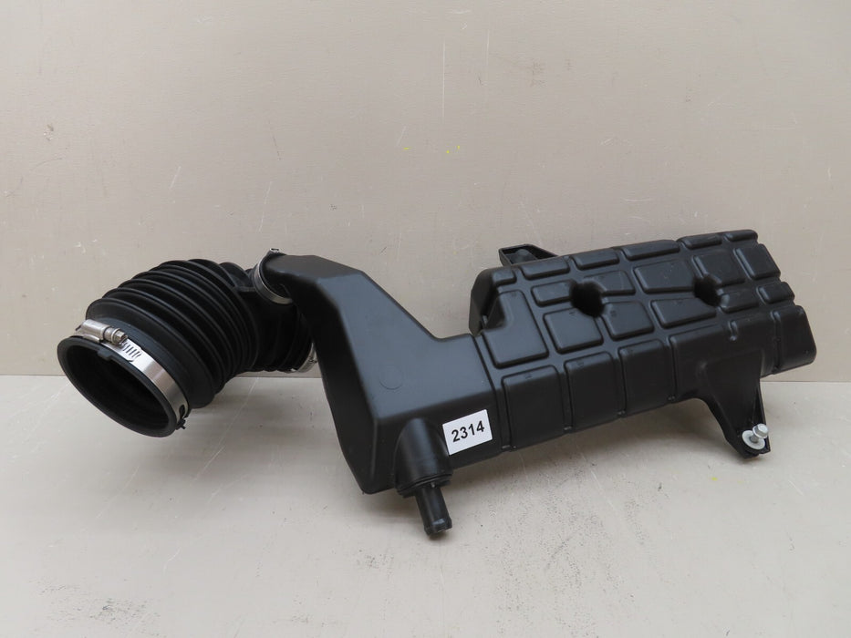 2018-2023 BUICK ENCLAVE CHEVROLET TRAVERSE AIR CLEANER OUTLET DUCT OEM 84522148