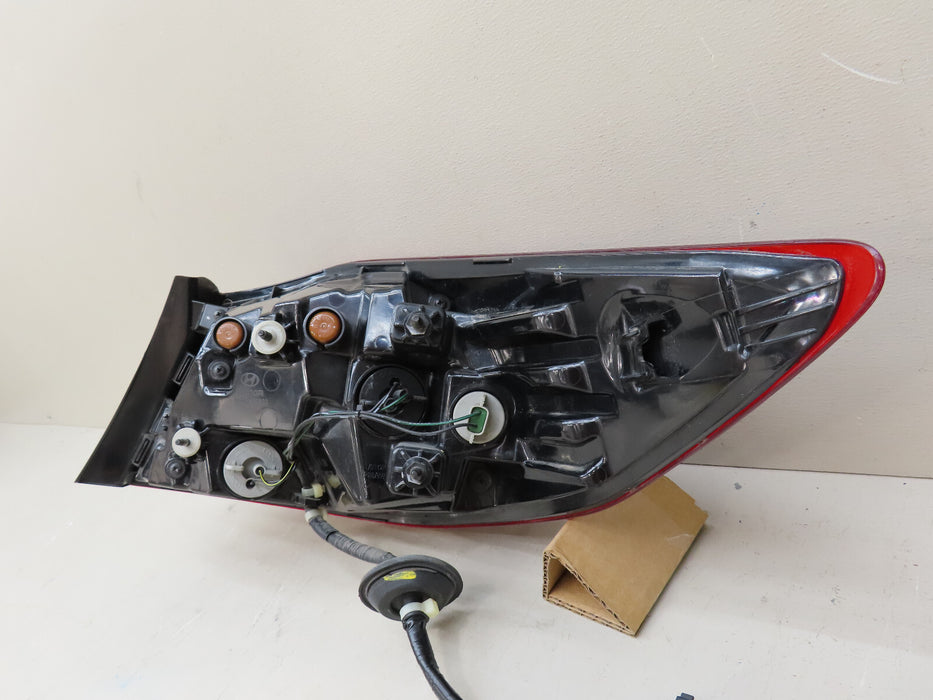 2019 2020 HYUNDAI ELANTRA LEFT DRIVER LED/HALOGEN TAIL LIGHT OUTER OEM