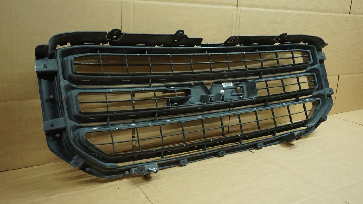 2015-2018 GMC YUKON FRONT BUMPER UPPER CENTER EXTERIOR GRILLE GRILL TRIM OEM