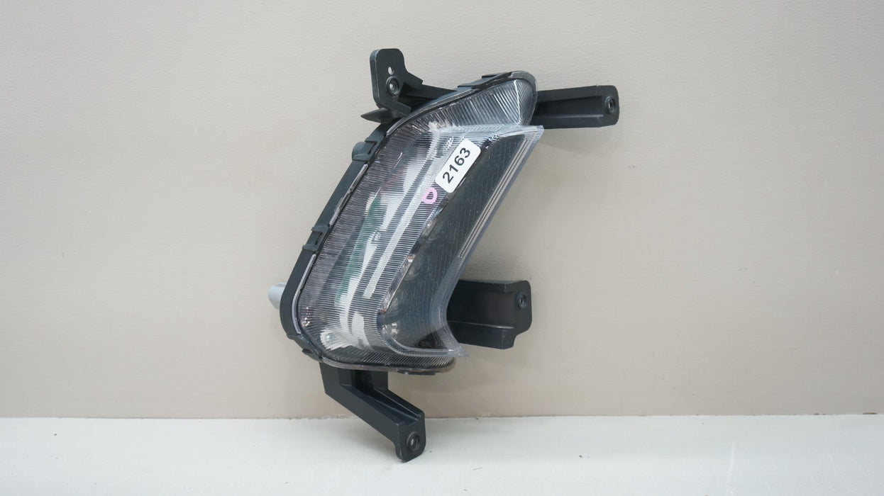 2017-2018 HYUNDAI ELANTRA FRONT RIGHT PASSENGER SIDE FOG LIGHT OEM 92208-F2100