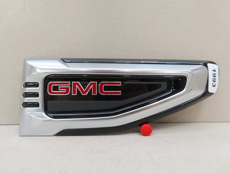 GMC FRONT RIGHT PASSENGER SIDE FENDER VENT OEM