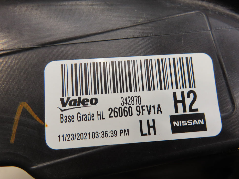 2017-2019 NISSAN TITIAN FRONT LEFT DRIVER SIDE HEADLIGHT OEM