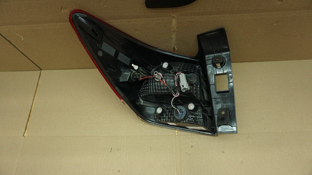 2021-2O22 SUBARU CROSSTREK RIGHT PASSENGER SIDE TAIL LIGHT LED OEM 84201-FL121