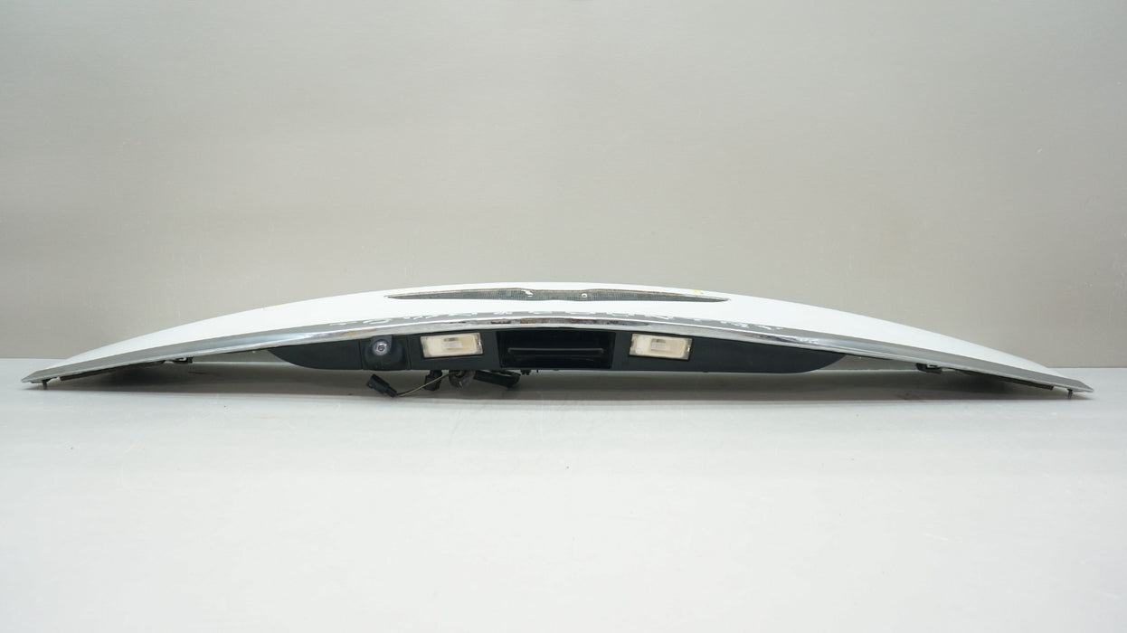 2011-2016 CHRYSLER TOWN & COUNTRY REAR LIFT GATE MOLDING W / CAMERA OEM