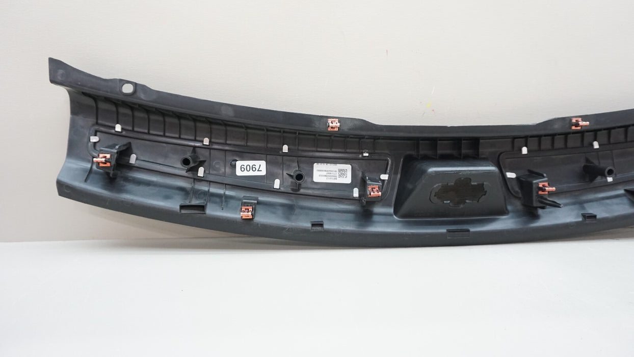 2020-2023 CADILLAC XT6 REAR LIFTGATE SILL GARNISH TRIM MOLDING OEM 84710118