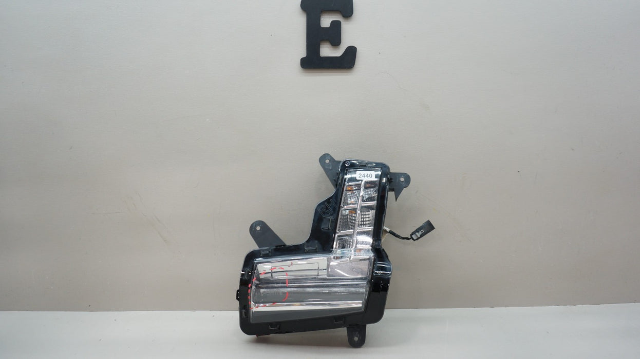 2015-2020 CADILLAC ESCALADE FRONT RIGHT PASSENGER SIDE FOG LIGHT OEM