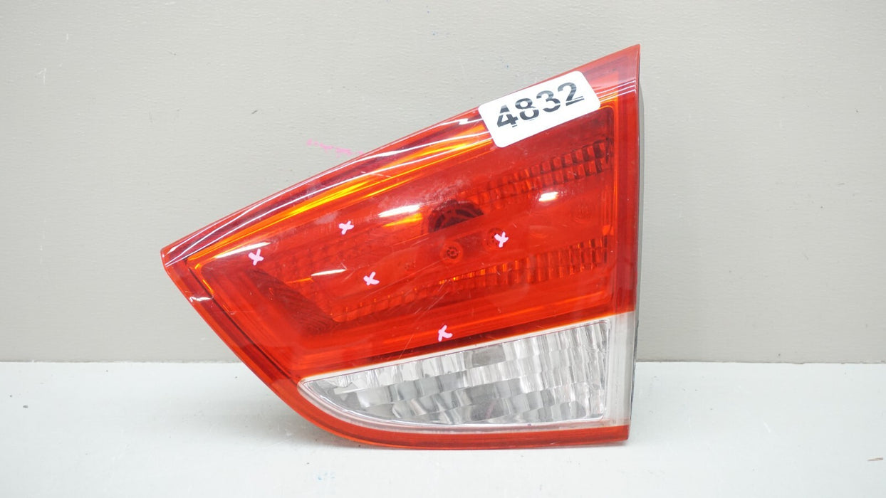 2010-2015 HYUNDAI TUCSON REAR RIGHT PASSENGER SIDE INNER TAIL LIGHT OEM