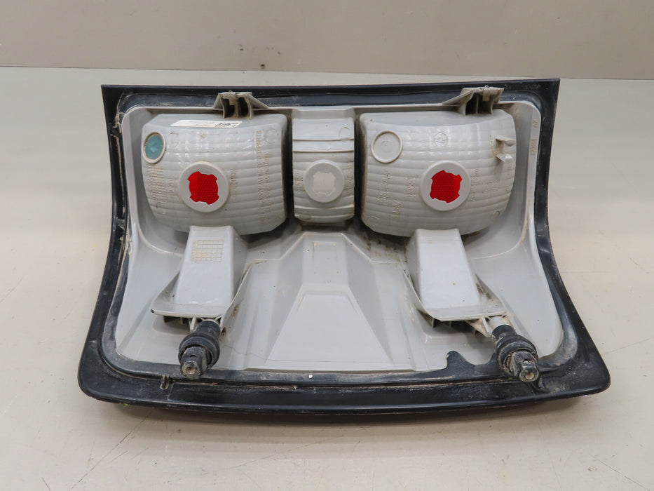 2014 2015 CHEVROLET SILVERADO 1500 REAR RIGHT PASSENGER SIDE TAIL LIGHT OEM