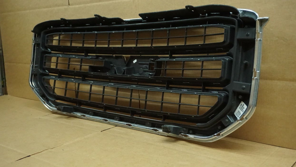 2015-2018 GMC YUKON BASE FRONT UPPER GRILLE CHROME PANEL 22936421 OEM