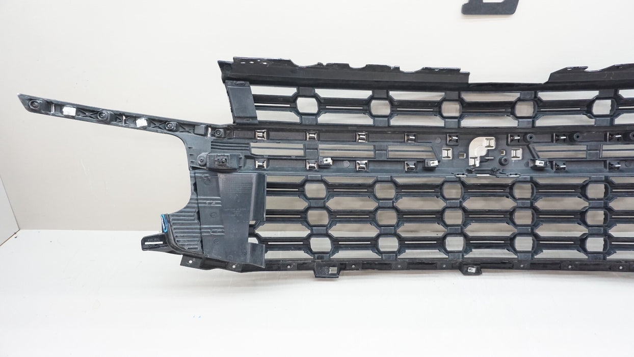 2021-2022 CHEVROLET TAHOE SUBURBAN FRONT RADIATOR GRILLE OEM 84634393