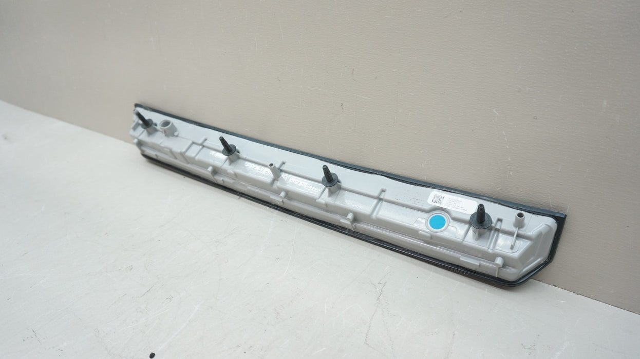 2015-2020 CADILLAC ESCALADE REAR CENTER THIRD BRAKE LIGHT OEM 22803028