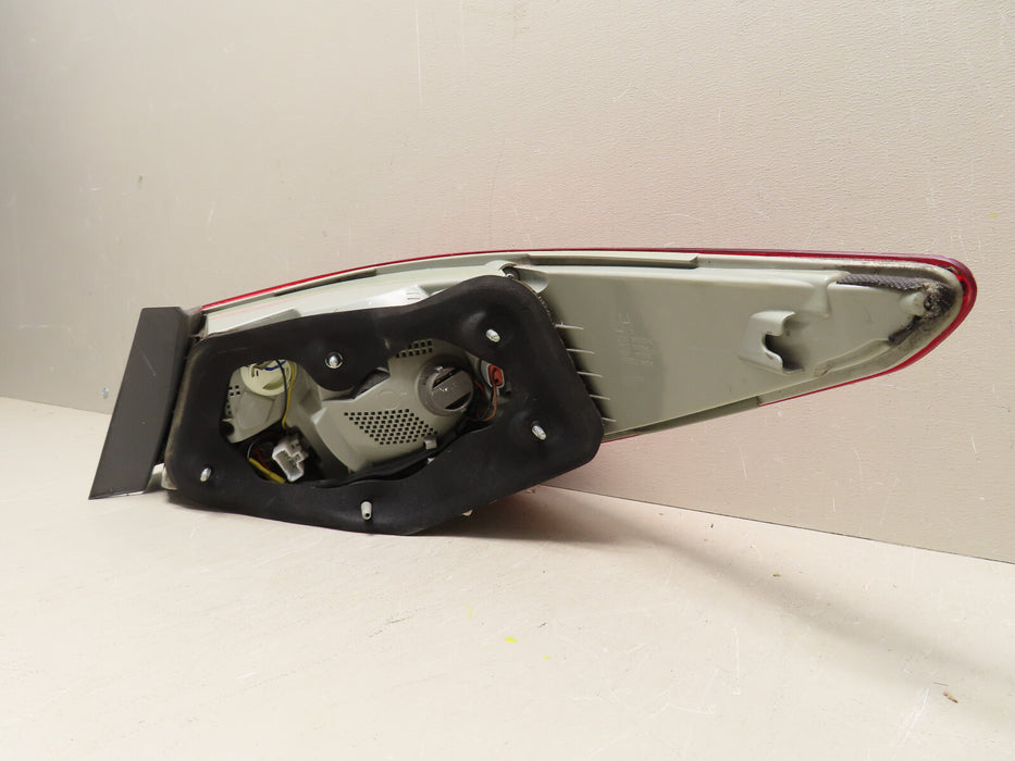 2011-2014 HYUNDAI SONATA REAR LEFT DRIVER SIDE OUTER TAIL LIGHT LAMP OEM