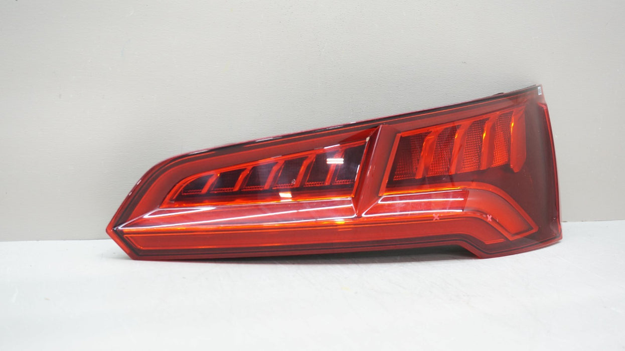 2018-2020 AUDI Q5 SQ5 REAR RIGHT PASSENGER SIDE LED TAIL LIGHT OEM