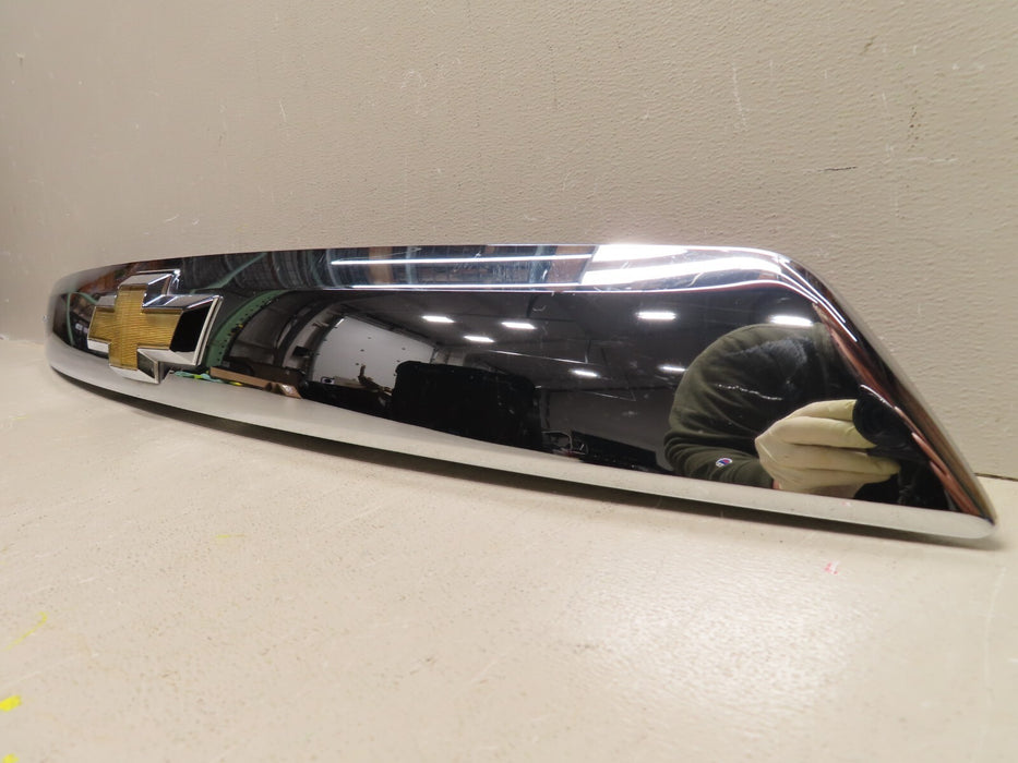 2010-2015 CHEVROLET EQUINOX TRUNK TRIM MOULDING 22802060 OEM *