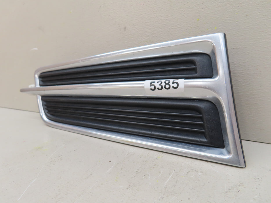 2013-2017 CADILLAC XTS FRONT RIGHT PASSENGER FOG LIGHT BEZEL COVER OEM