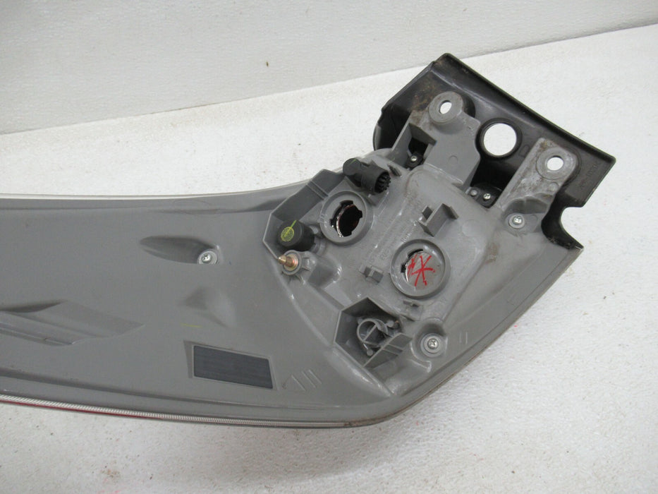 2014-2016 TOYOTA HIGHLANDER REAR PASSENGER SIDE TAIL LIGHT BRAKE STOP LAMP OEM