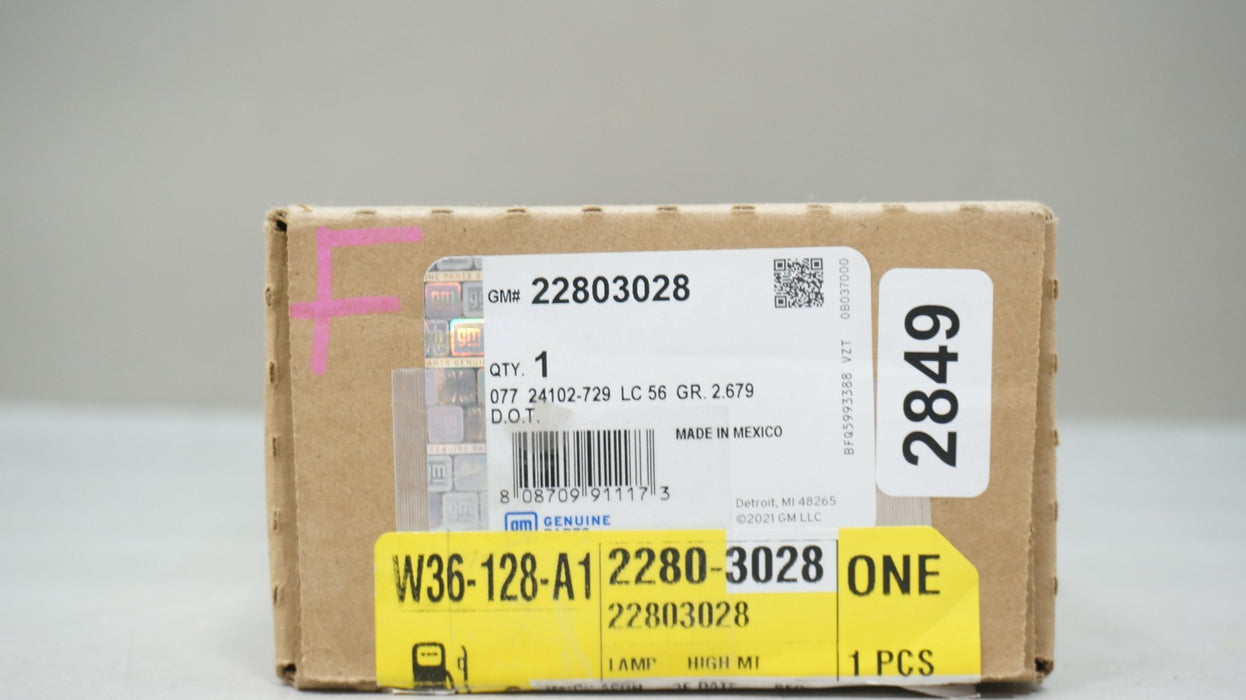 2015-2020 CADILLAC ESCALADE REAR CENTER THIRD BRAKE LIGHT OEM 22803028