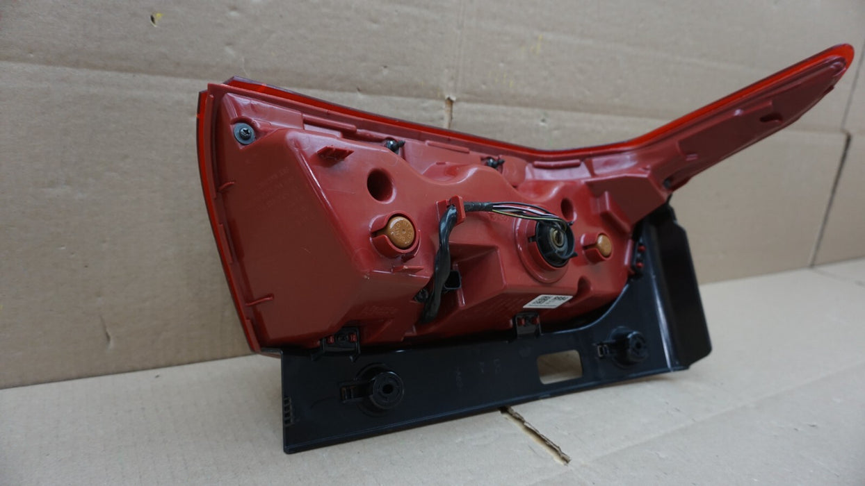 2018-2021 HYUNDAI PALISADE REAR RIGHT PASSENGERS SIDE LED TAIL LIGHT OEM