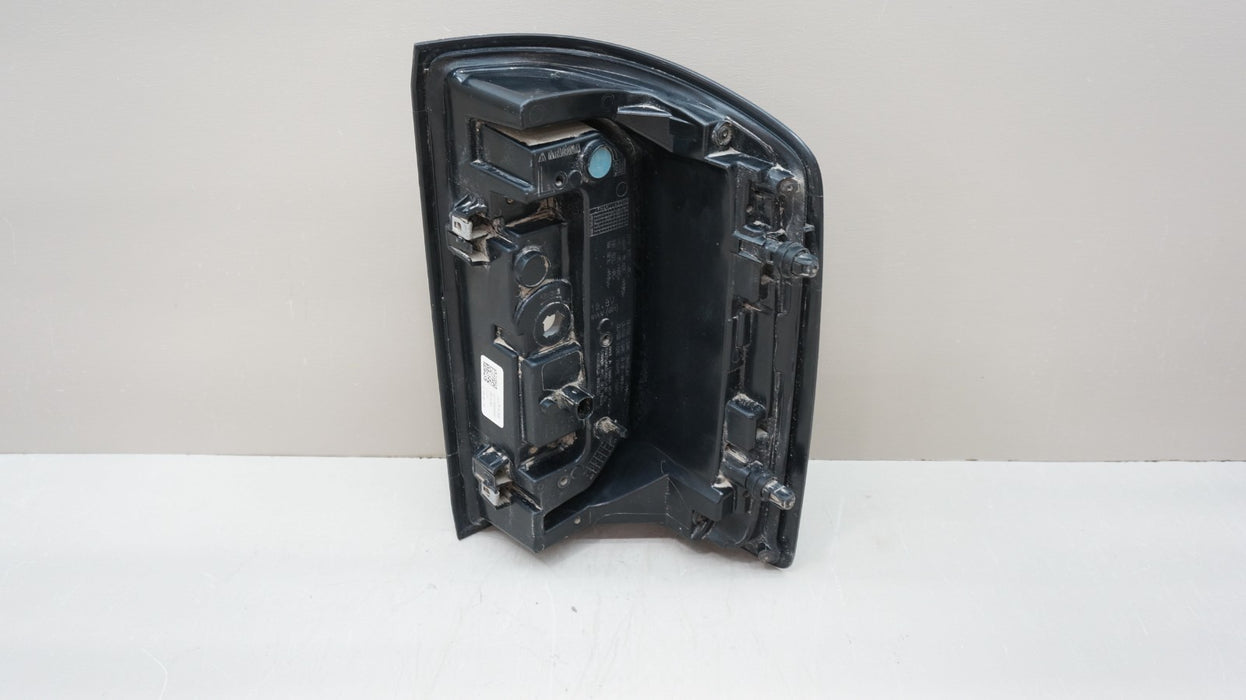 2016-2018 GMC SIERRA 1500 REAR LEFT DRIVER SIDE TAIL LIGHT OEM 84365930