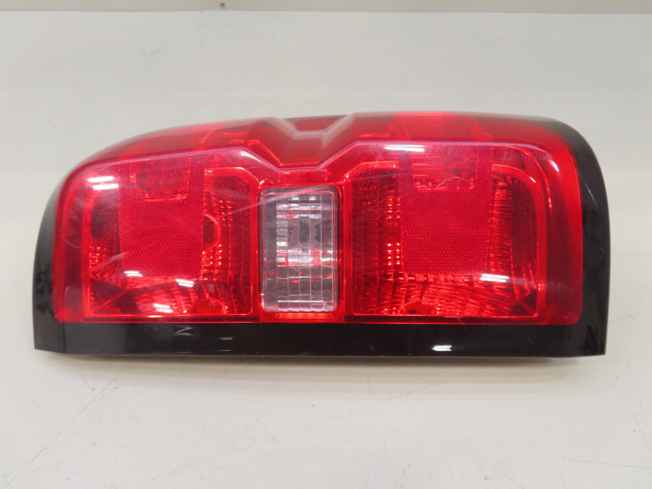 2014 2015 CHEVROLET SILVERADO 1500 REAR RIGHT PASSENGER SIDE TAIL LIGHT OEM
