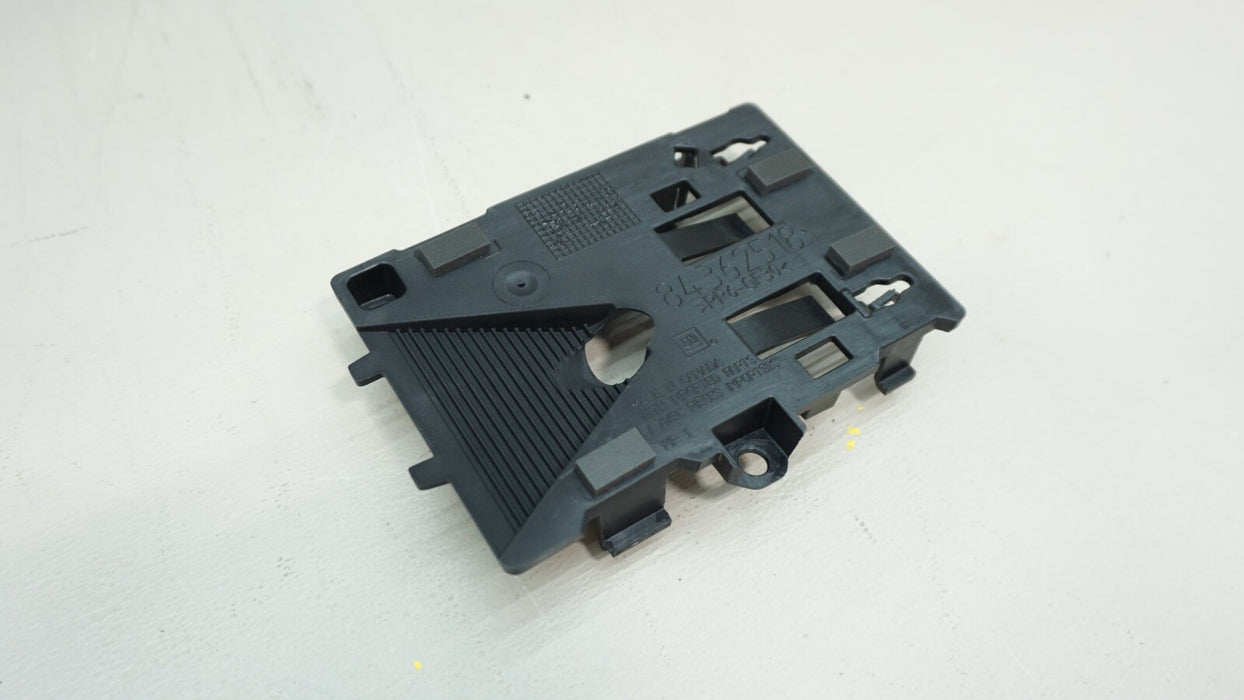 GENUINE GM CHEVROLET GMC FRONT WINDSHIELD CAMERA MOUNTING BRACKET 84362518 OEM