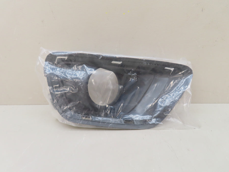 2015-2022 CHEVROLET COLORADO FRONT RIGHT PASSENGER FOG LIGHT COVER OEM 22891701