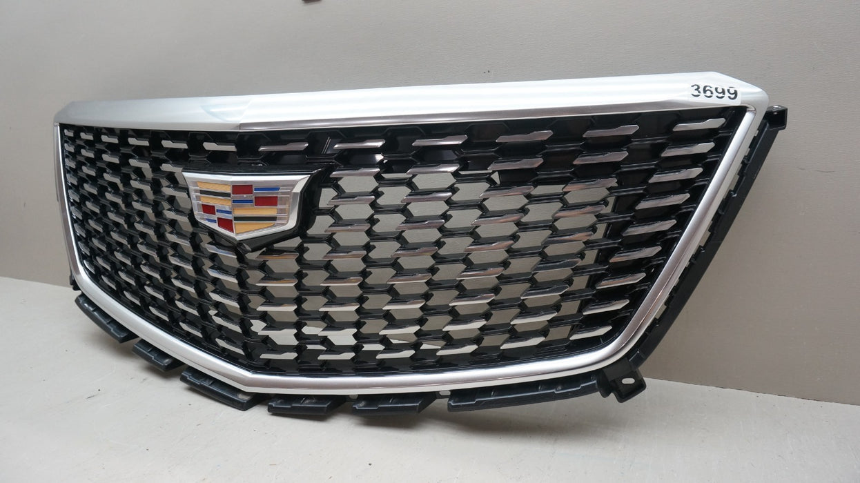 2020-2025 CADILLAC XT5 FRONT UPPER GRILLE W CAMERA HOLE OEM 84226179