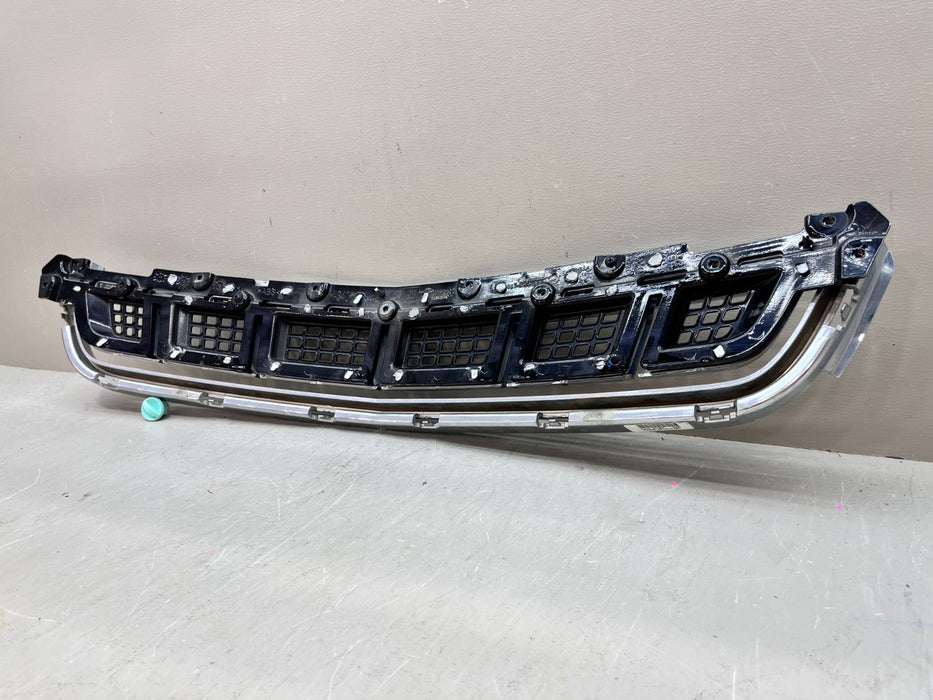 2013-2017 CADILLAC XTS FRONT LOWER CENTER GRILLE OEM 20901627