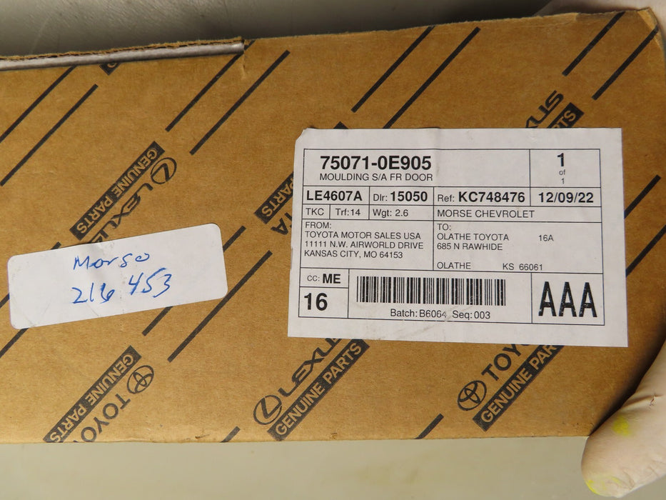 2015-2019 TOYOTA HIGHLANDER FRONT RIGHT LOWER DOOR MOLDING OEM 75071-0E905