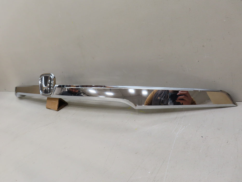 2018 2019 2020 HONDA ODYSSEY REAR TAILGATE LICENSE PLATE MOLDING TRIM OEM