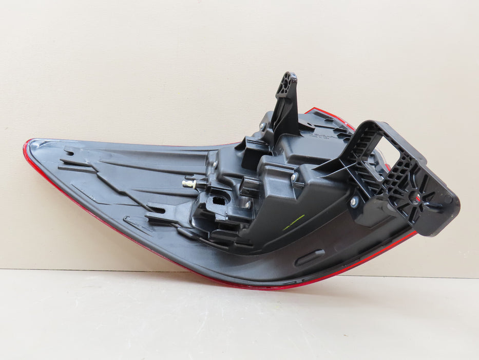 2015-2019 SUBARU OUTBACK REAR RIGHT PASSENGER SIDE TAIL LIGHT OEM