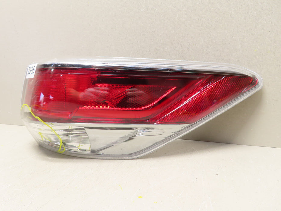 2014 2015 2016 TOYOTA HIGHLANDER REAR RIGHT TAIL LIGHT OEM OUTER HALOGEN