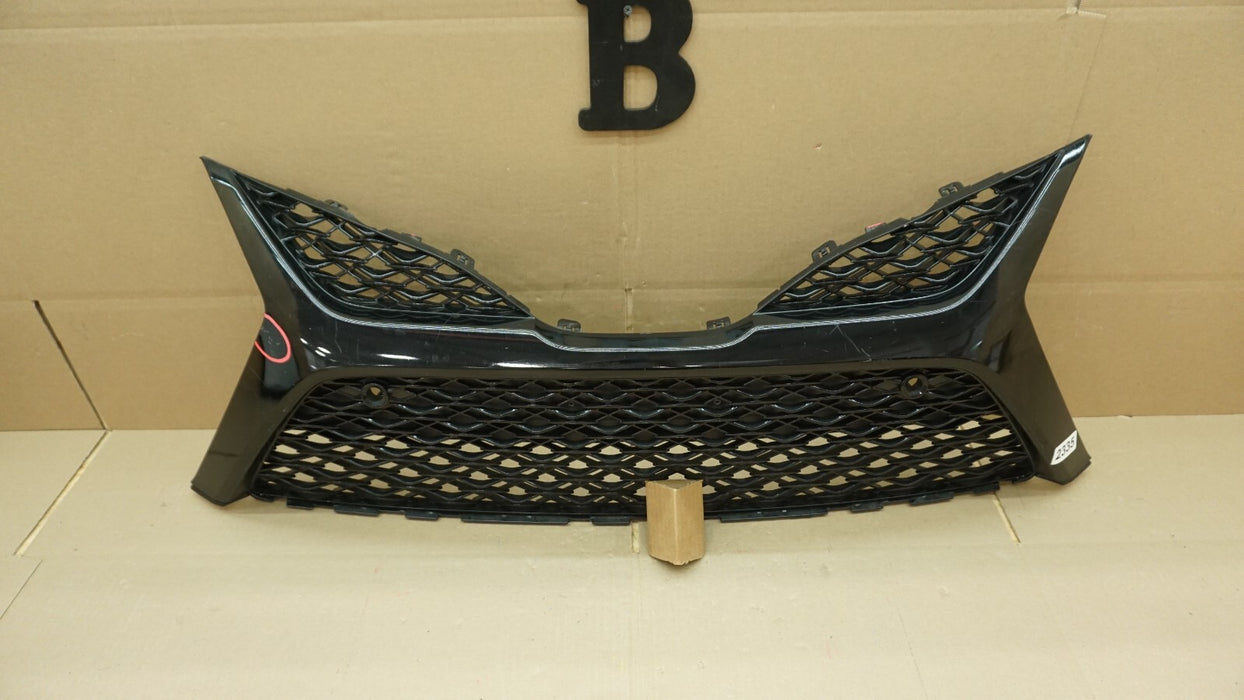 2018-2020 TOYOTA CAMRY SE XSE FRONT LOWER BUMPER GRILLE GRILL OEM 53113-06130/40