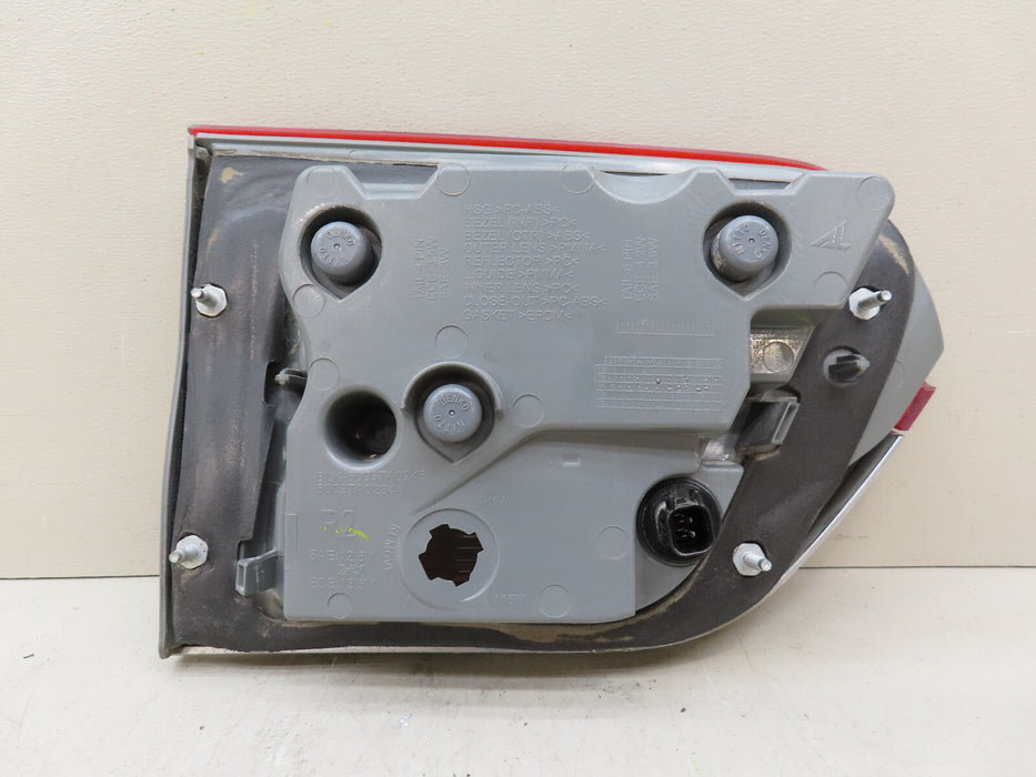 2014-2018 JEEP GRAND CHEROKEE REAR RIGHT PASSENGER INNER TAIL LIGHT OEM