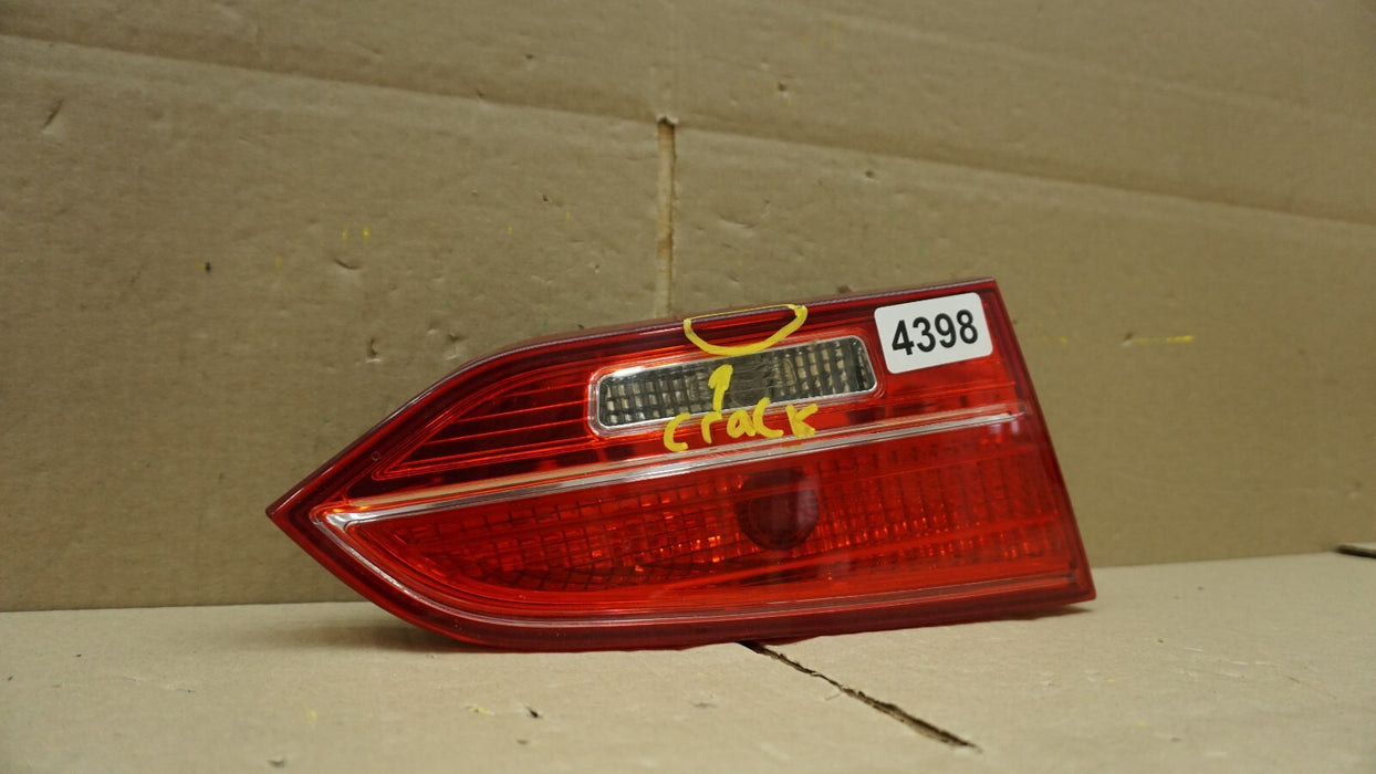 2013-2016 HYUNDAI SANTA FE RIGHT PASSENGER SIDE INNER TAIL LIGHT OEM 92405-4Z0