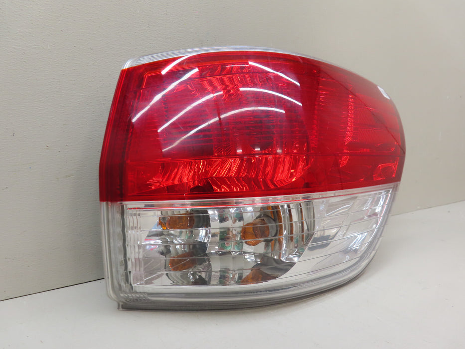 2013-2016 NISSAN PATHFINDER REAR RIGHT PASSENGER TAIL LIGHT OUTER AFTERMARKET