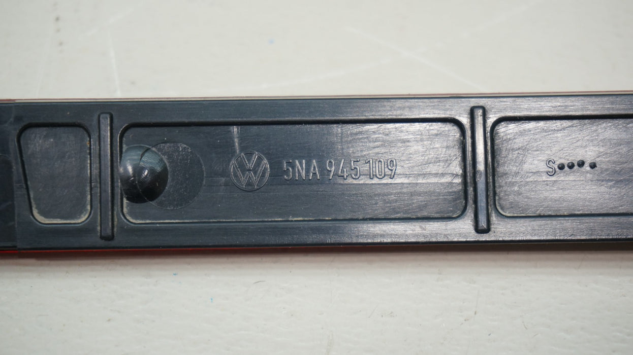 2022-2024 VOLKSWAGEN TIGUAN REARCENTER BUMPER REFLECTOR OEM 5NA945109