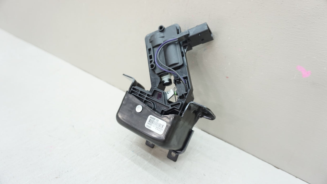 2015-2021 GM ESCALADE SUBURBAN TAHOE YUKON TAILGATE WINDOW LATCH OEM 84686105