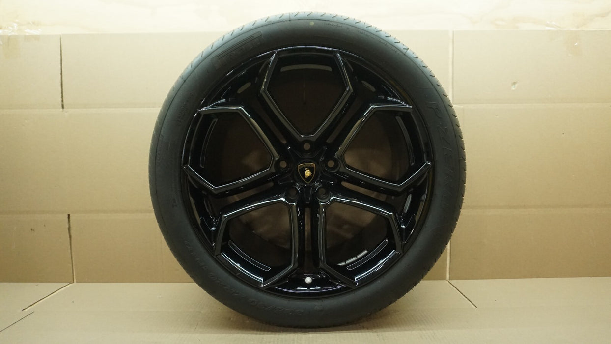 LAMBORGHINI AVENTADOR LP700 20"x12" REAR WHEEL RIM & TIRE  OEM 470601025A
