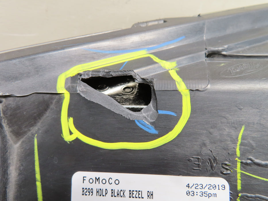 2014-2019 FORD FIESTA RIGHT PASSNGENGER HEADLIGHT HEADLAMP HALOGEN OEM