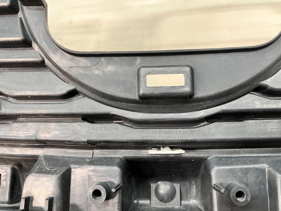 2017-2020 NISSAN ROGUE SPORT FRONT GRILLE GRILL 62310-5HR5A OEM