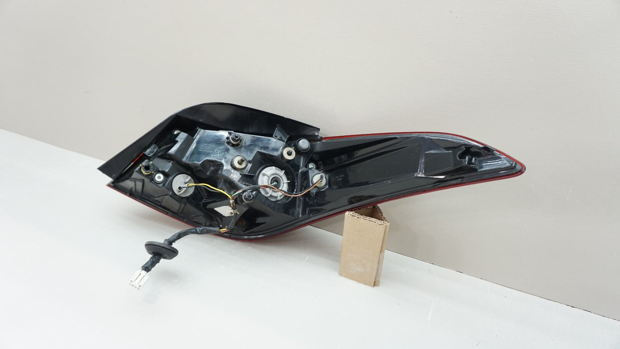 2014-2016 HYUNDAI ELANTRA REAR LH LEFT DRIVER SIDE OUTER TAIL LIGHT OEM