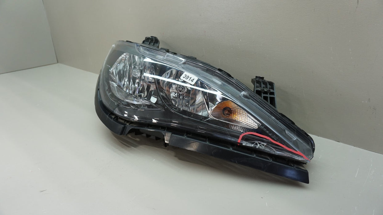 2017-2020 CHRYSLER PACIFICA FRONT RIGHT PASSENGER SIDE HEADLIGHT OEM 68228944AH