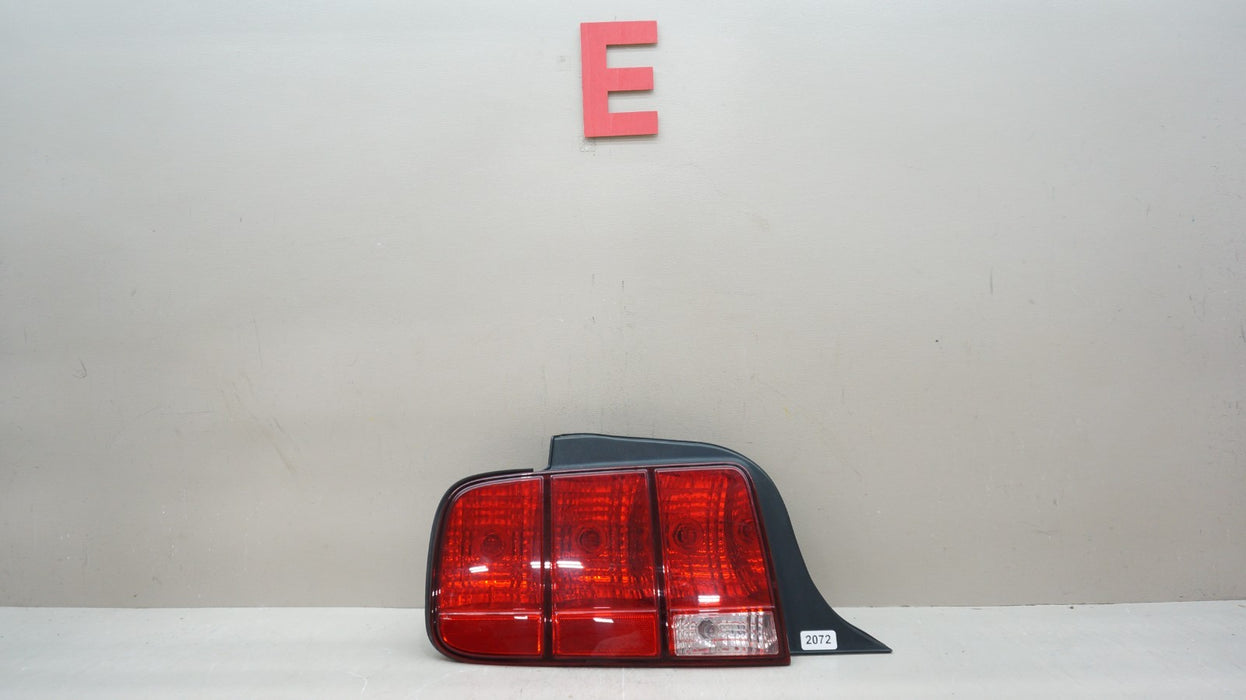 2005-2009 FORD MUSTANG REAR LEFT DRIVER SIDE TAIL LIGHT OEM 5R3T13A412